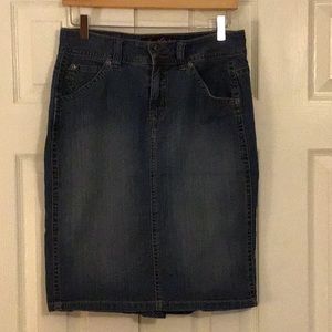 Gloria Vanderbilt denim skirt size 6